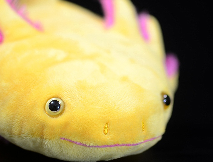 Brinquedo de pelúcia macio de pelúcia axolotl amarelo