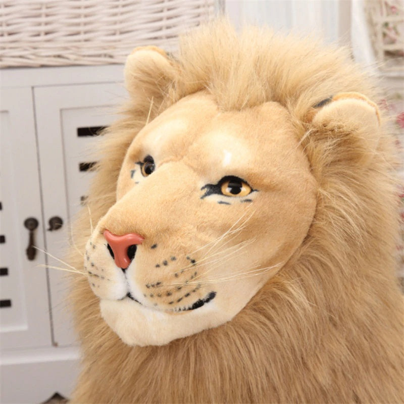 Měkká vycpaná plyšová hračka lva v plné velikosti