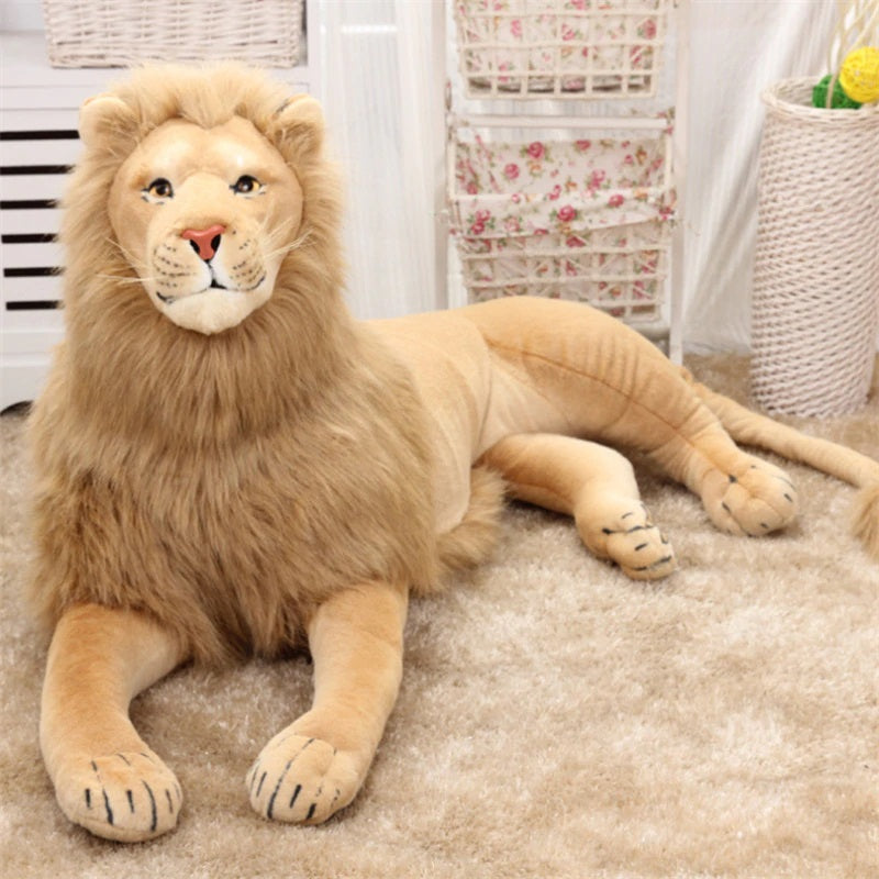 Měkká vycpaná plyšová hračka lva v plné velikosti
