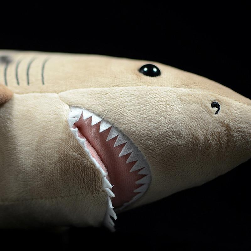 Brinquedo de pelúcia macio de pelúcia de tubarão manchado