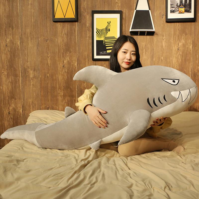Großes Plüsch-Kissenspielzeug aus weichem Hai