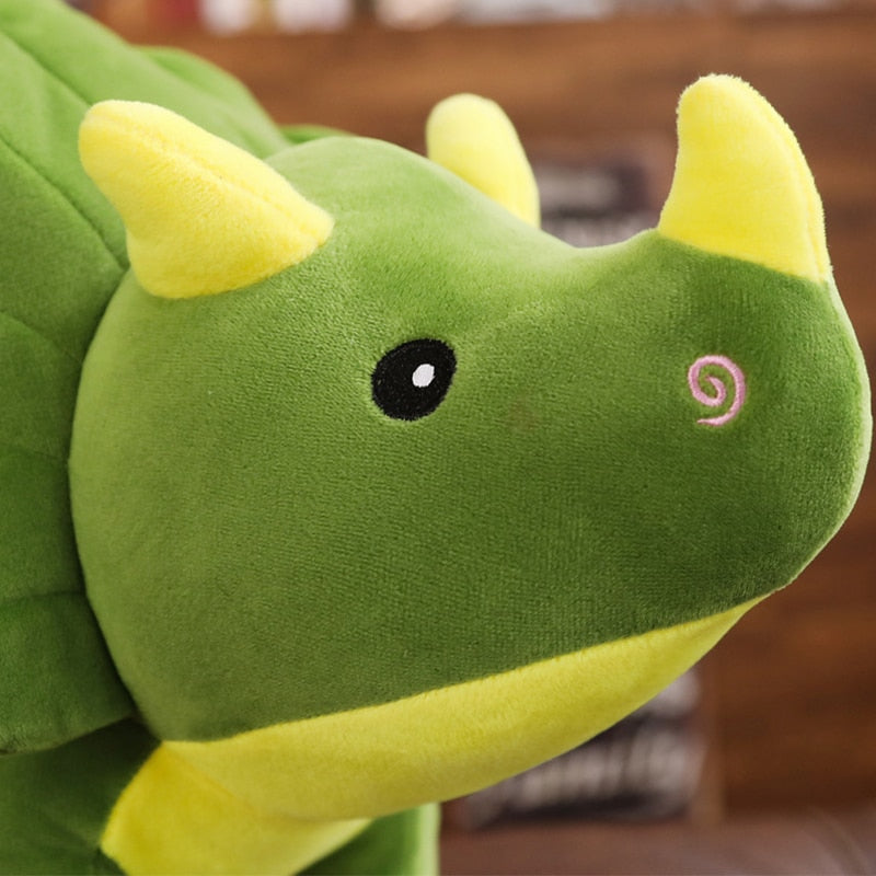 Roztomilá plyšová hračka s dinosaurem Triceratopsem
