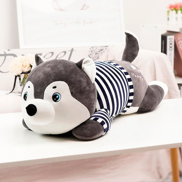 Cachorro Husky com roupas de brinquedo de pelúcia macio