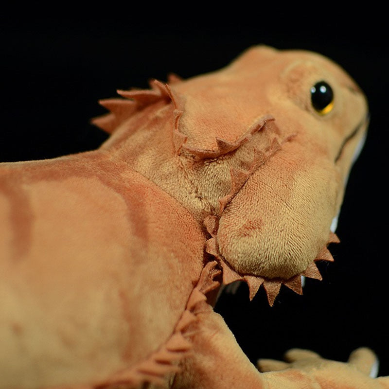 Měkká vycpaná plyšová hračka vousatého draka Pogona, která připomíná ještěrku