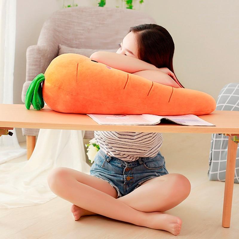 Travesseiro de pelúcia macio recheado com cenoura e vegetais